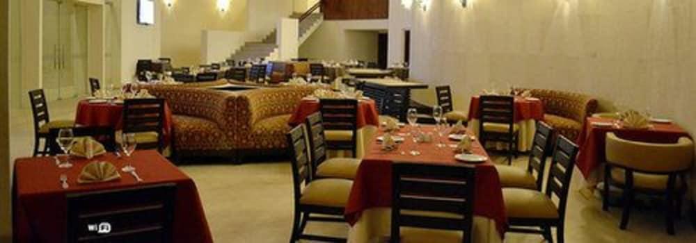Sun Hotel Warnes Luaran gambar