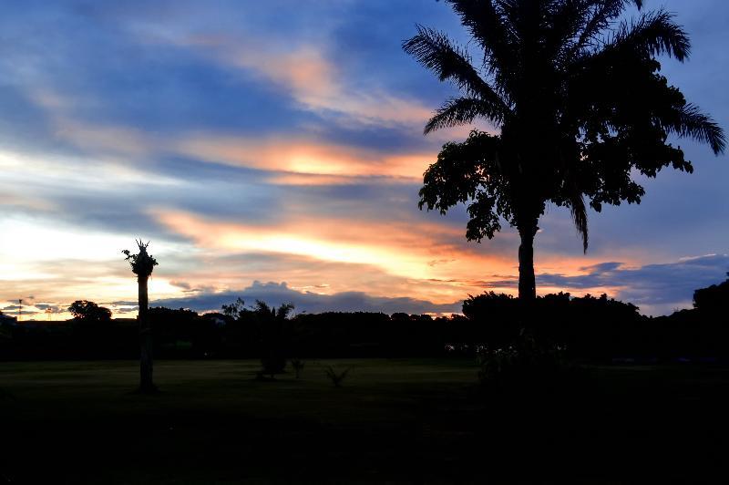 Sun Hotel Warnes Luaran gambar